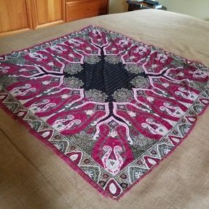 Oscar de lLa Renta scarfAll 20 to 30 dollar items